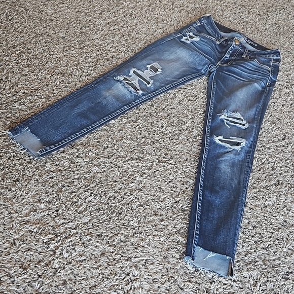 American Eagle Outfitters Womens Super Stretch Ripped Step Hem Jeans 0Short - Picture 1 of 10